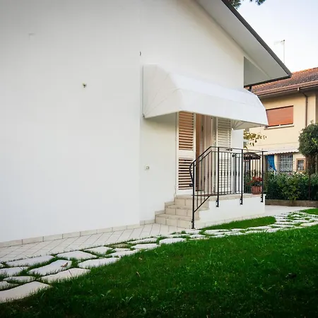 La Casa Bianca Rooms&lounge Guest house *