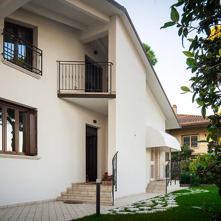 Guest house La Casa Bianca Rooms&lounge *