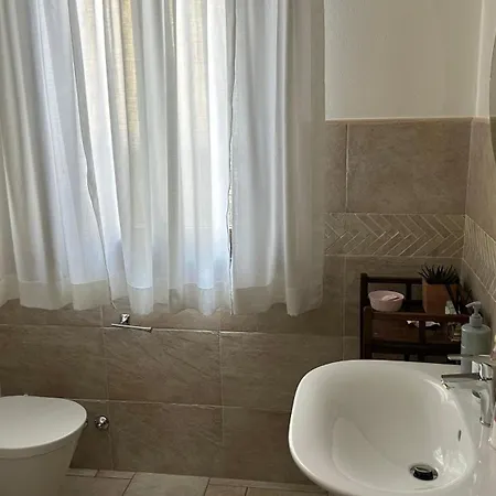 La Casa Bianca Rooms&lounge Guest house