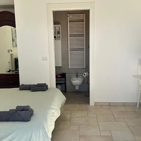 Affittacamere La Casa Bianca Rooms&lounge