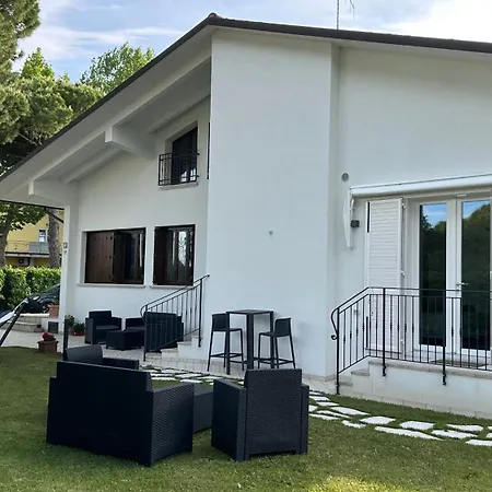 Guest house La Casa Bianca Rooms&lounge *