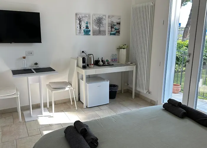 Guest house La Casa Bianca Rooms&lounge *